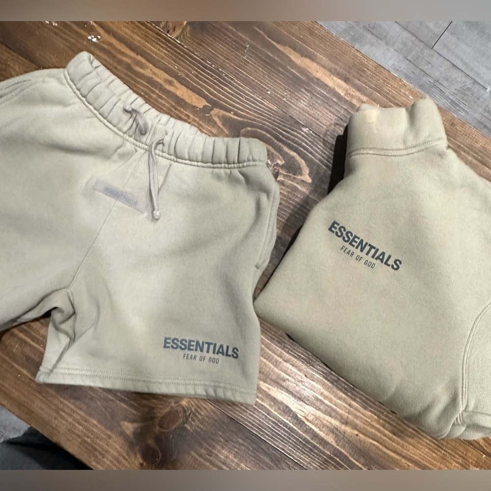 Essentials Women’s pull over sweatshirt Size Large